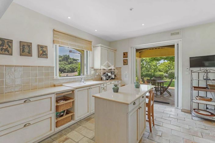 Image No.10-6 Bed House for sale