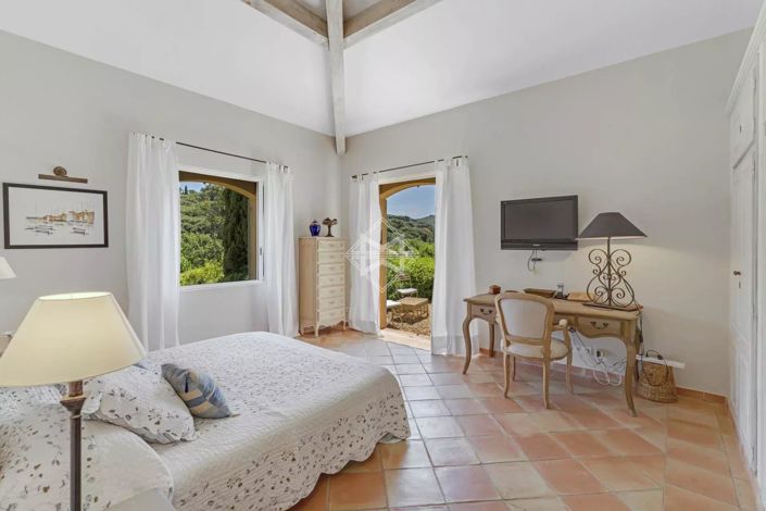 Image No.12-6 Bed House for sale