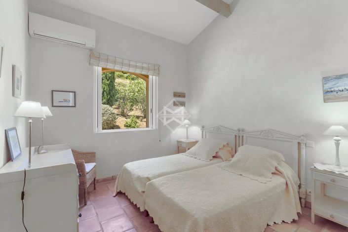 Image No.15-6 Bed House for sale