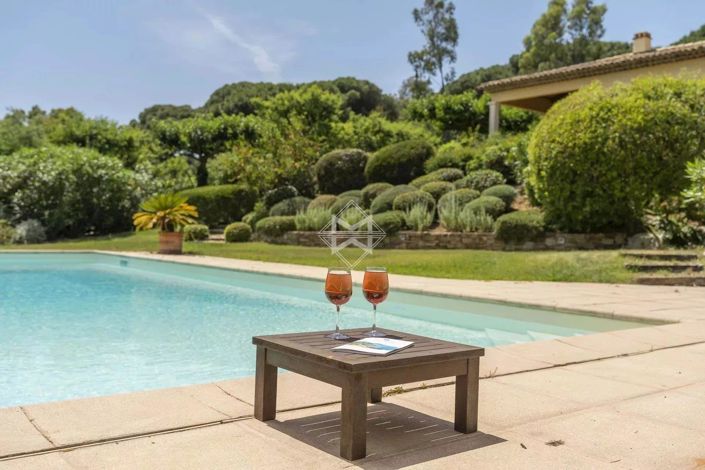 Image No.2-6 Bed House for sale