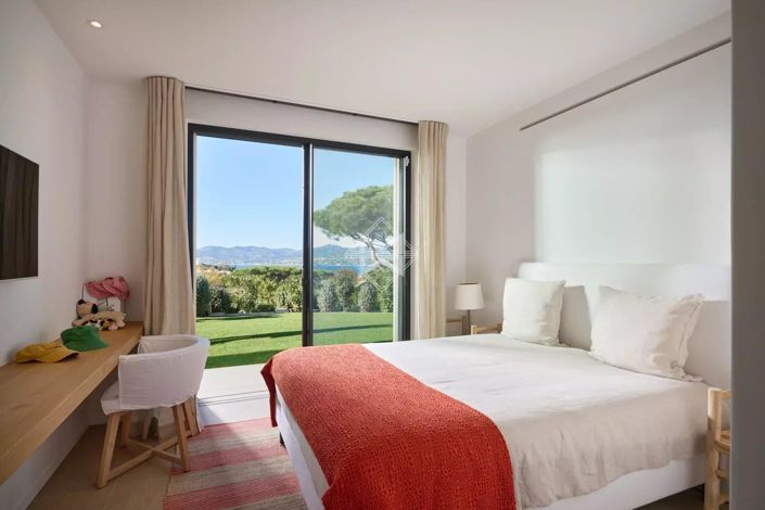 Image No.10-5 Bed House for sale