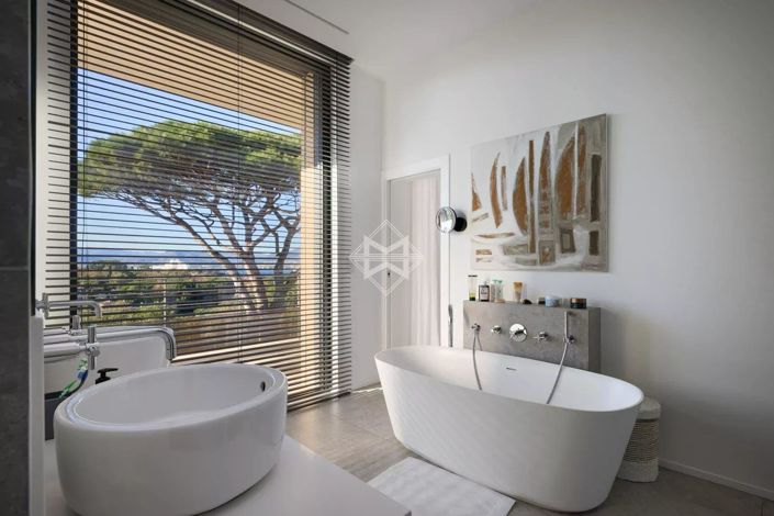 Image No.13-5 Bed House for sale