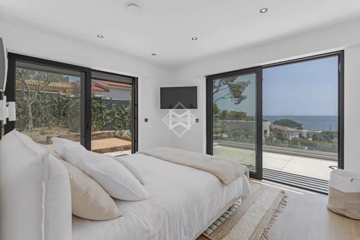 Image No.8-4 Bed House for sale