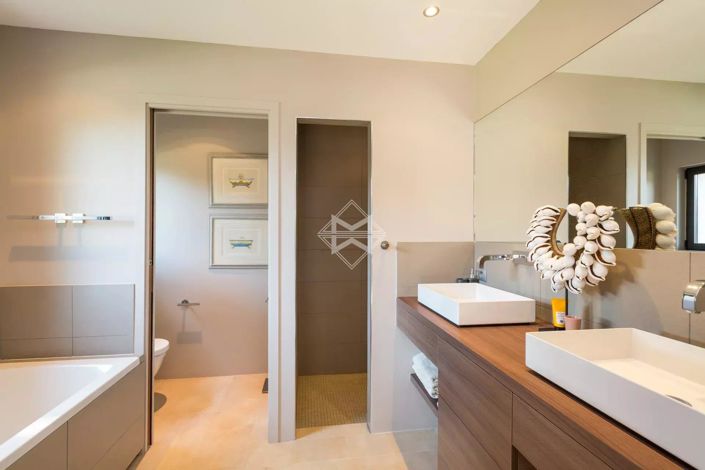 Image No.13-5 Bed House for sale