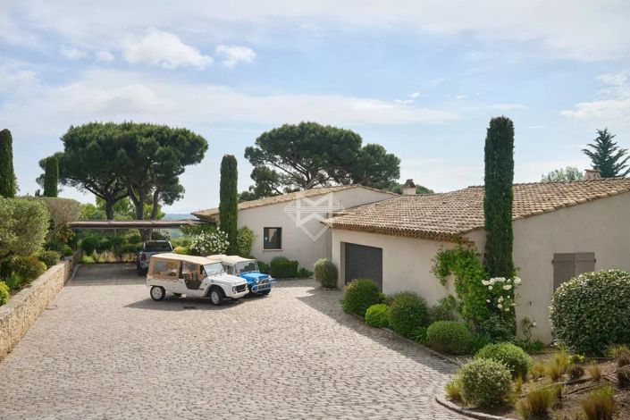 Image No.17-5 Bed House for sale