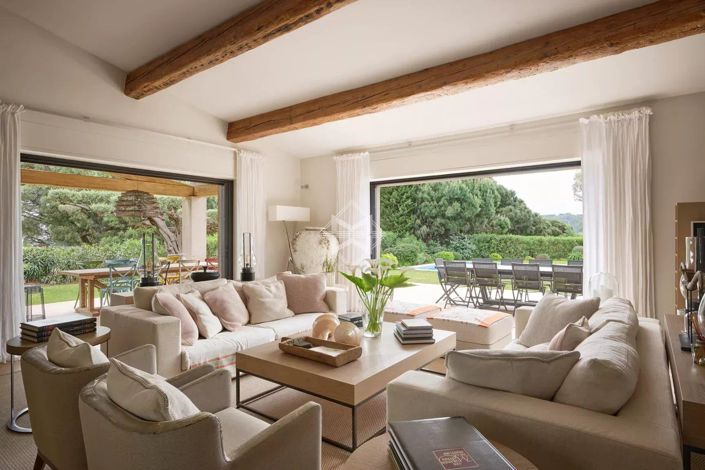 Image No.8-5 Bed House for sale