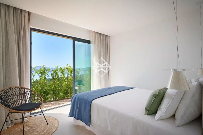 Image No.12-5 Bed House for sale