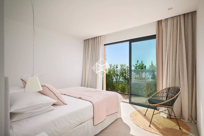 Image No.13-5 Bed House for sale