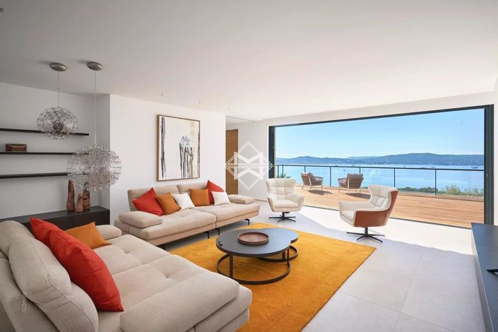 Image No.8-5 Bed House for sale