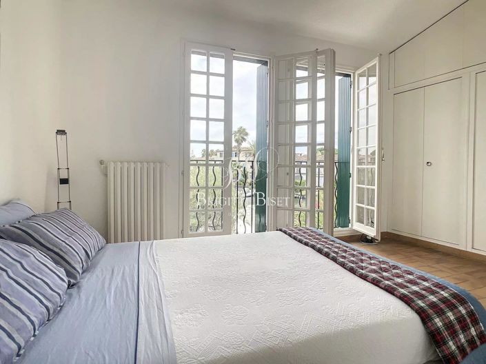 Image No.10-3 Bed House for sale