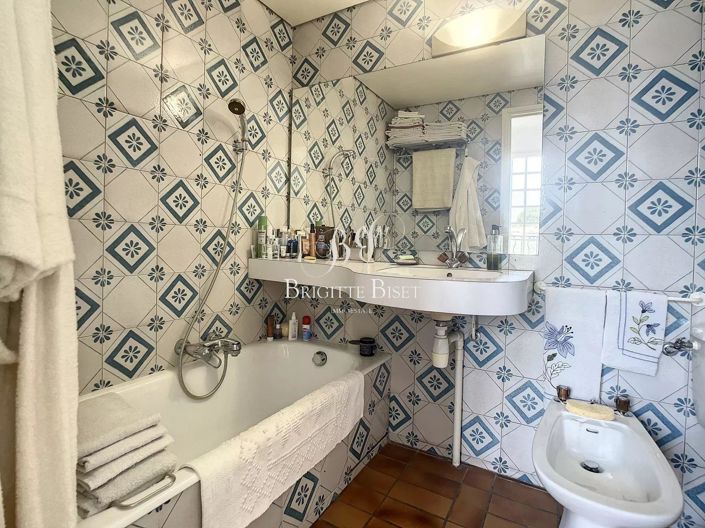 Image No.11-3 Bed House for sale