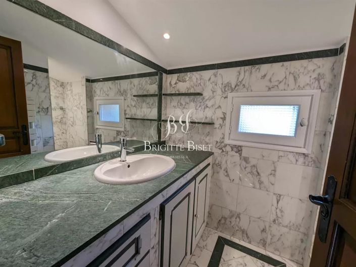 Image No.18-4 Bed House for sale