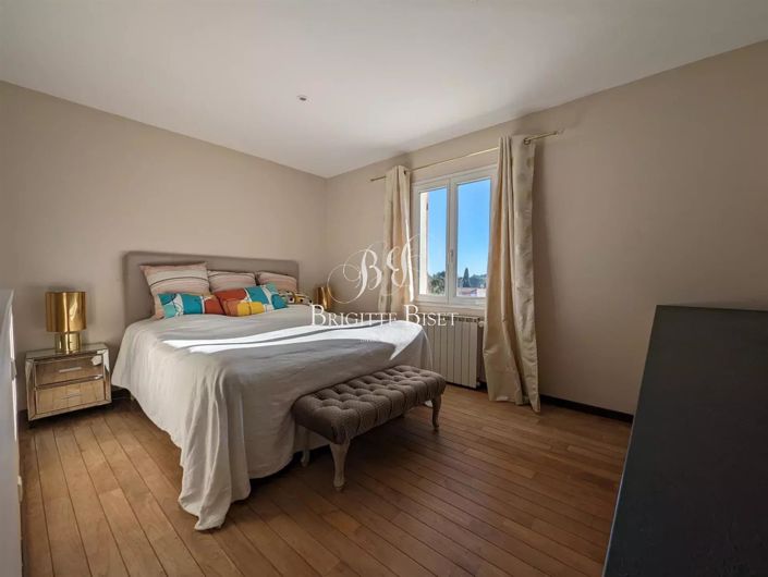 Image No.12-5 Bed House for sale