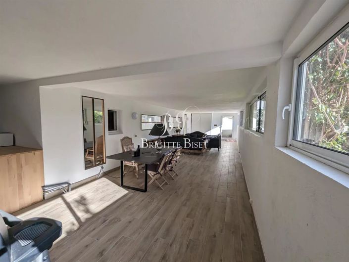 Image No.20-5 Bed House for sale