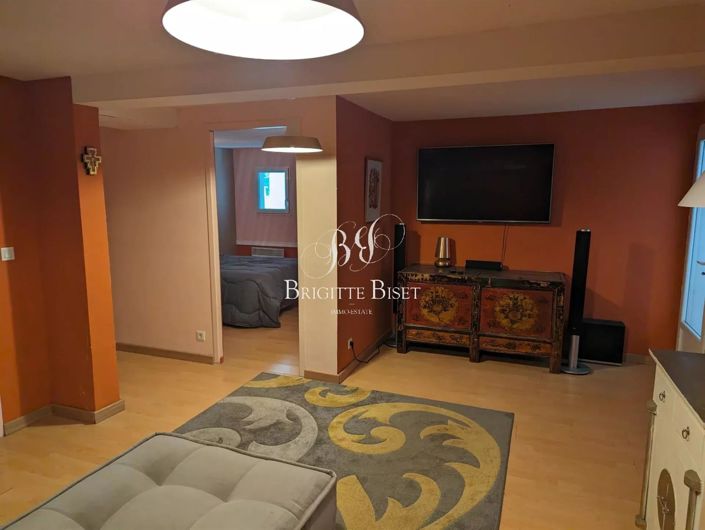 Image No.24-5 Bed House for sale