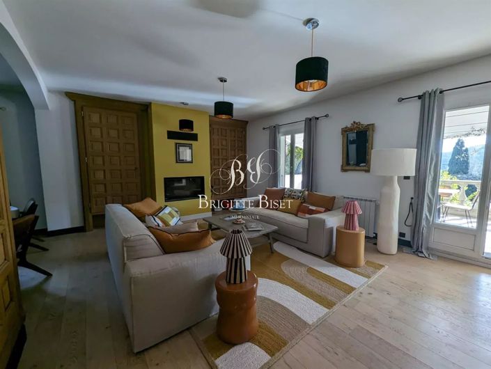 Image No.8-5 Bed House for sale