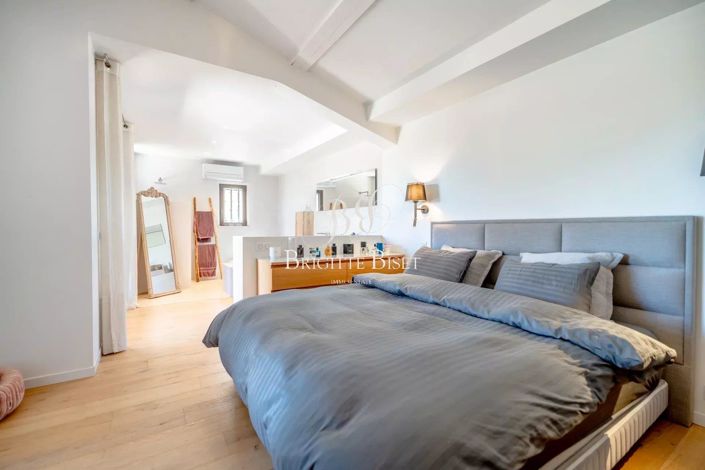 Image No.10-8 Bed House for sale