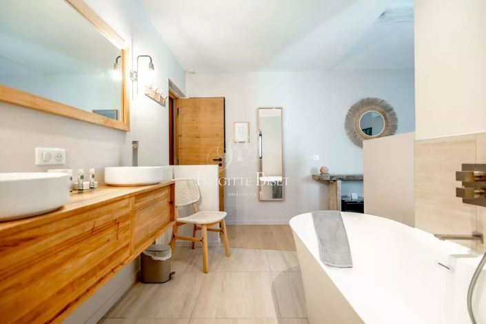 Image No.12-8 Bed House for sale