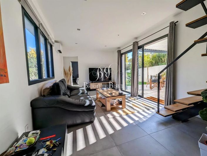 Image No.21-3 Bed House for sale