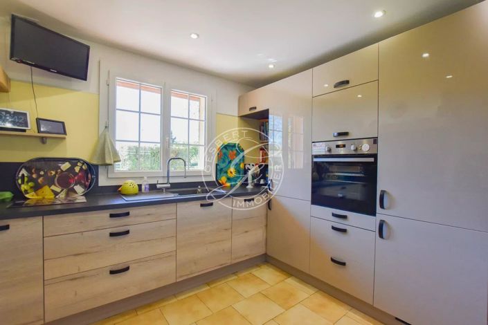 Image No.10-3 Bed House for sale