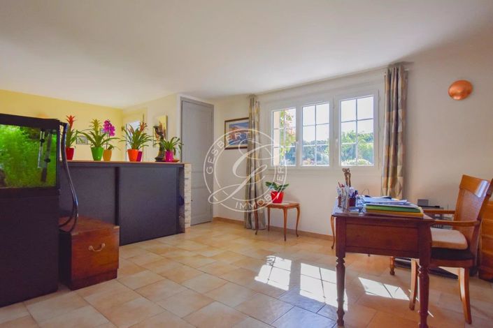 Image No.11-3 Bed House for sale