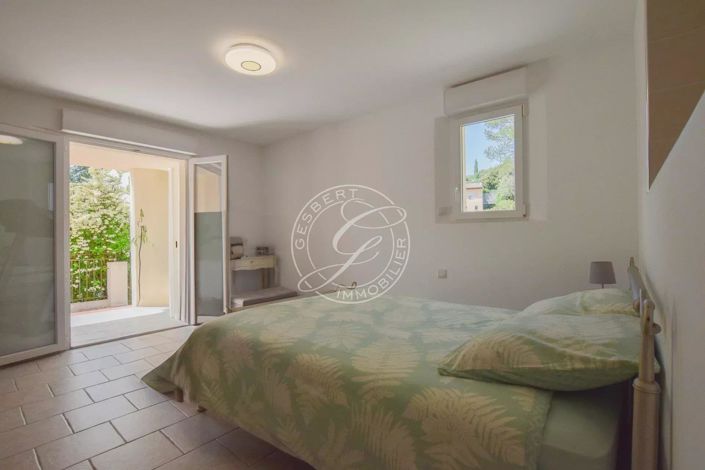 Image No.12-5 Bed House for sale