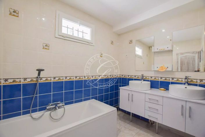 Image No.16-5 Bed House for sale