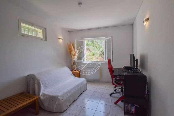 Image No.17-5 Bed House for sale