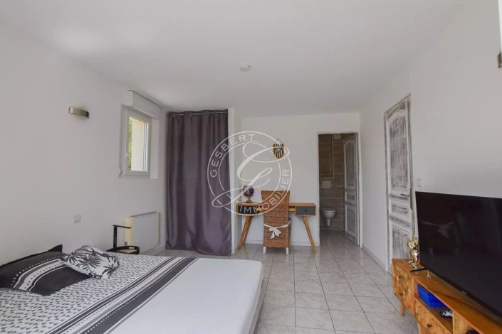 Image No.21-5 Bed House for sale