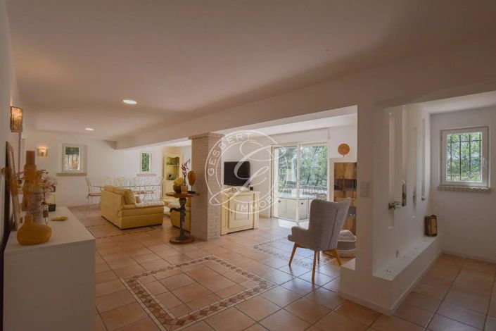 Image No.6-5 Bed House for sale