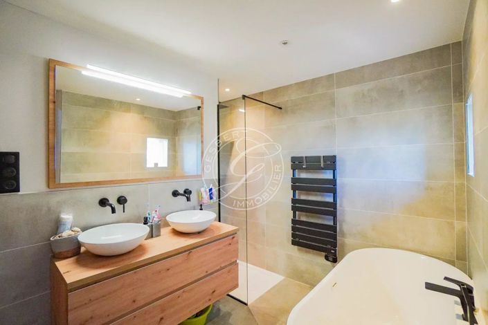 Image No.12-3 Bed Apartment for sale