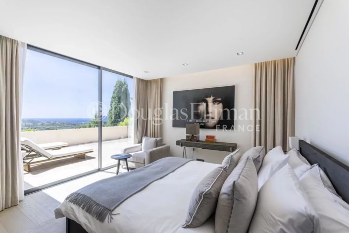 Image No.10-7 Bed House for sale