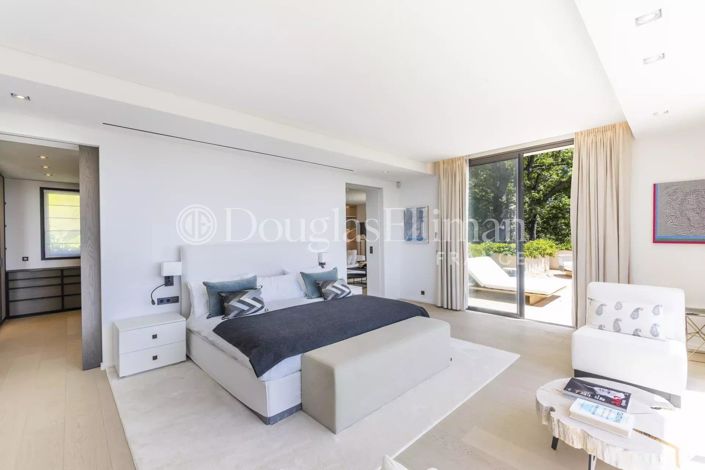 Image No.8-7 Bed House for sale