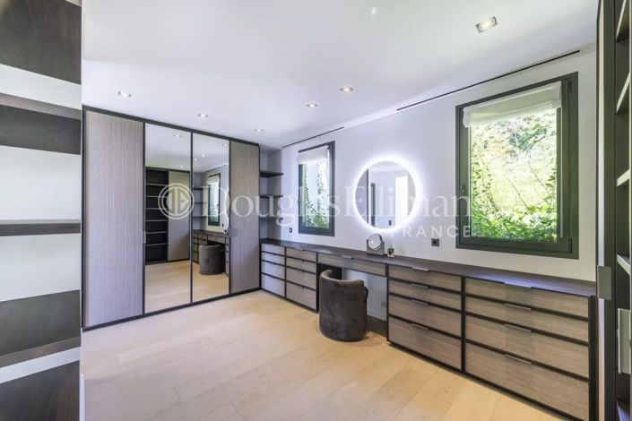 Image No.9-7 Bed House for sale