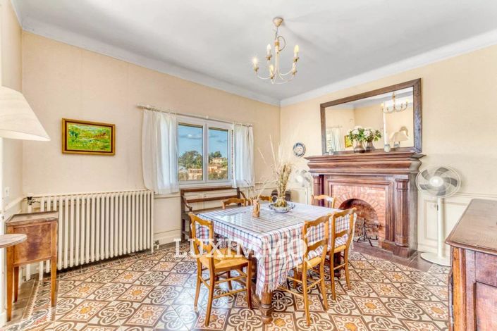 Image No.6-5 Bed House for sale