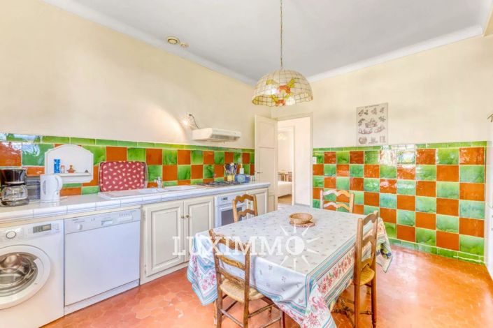 Image No.7-5 Bed House for sale