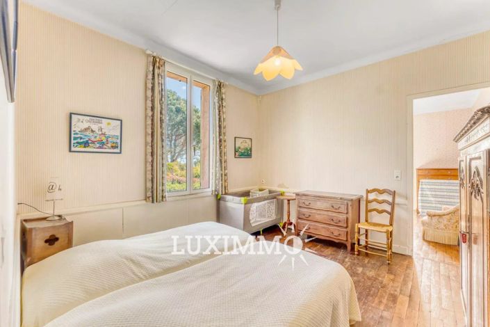 Image No.9-5 Bed House for sale