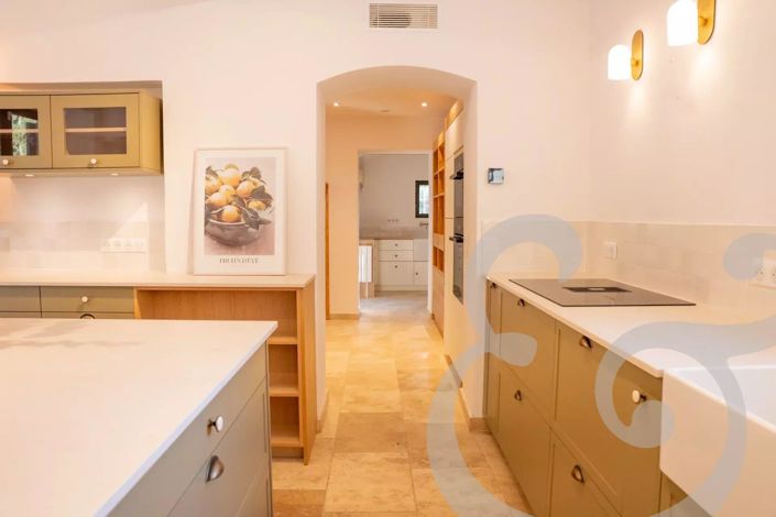 Image No.11-5 Bed House for sale