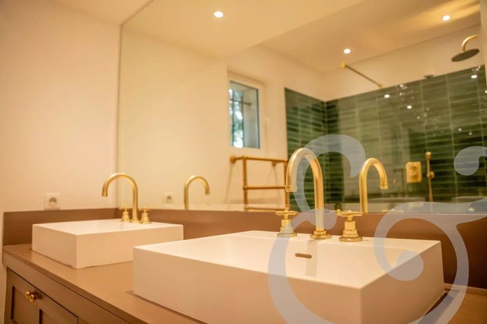 Image No.18-5 Bed House for sale