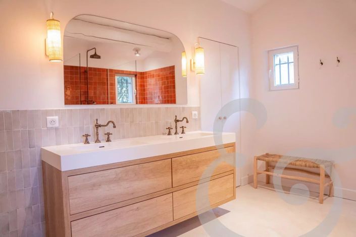 Image No.20-5 Bed House for sale