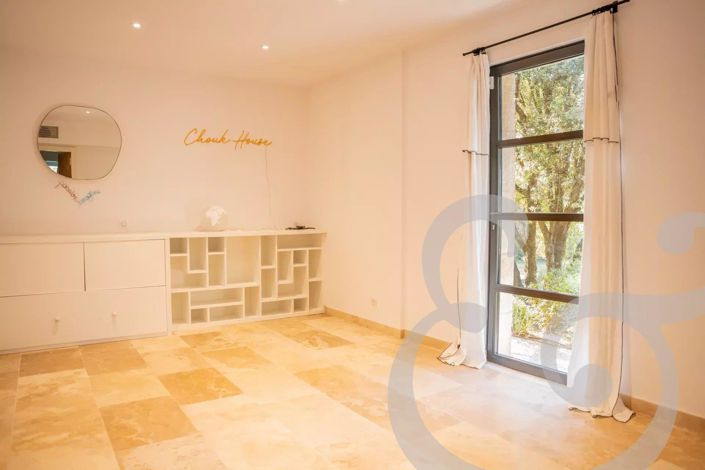 Image No.23-5 Bed House for sale