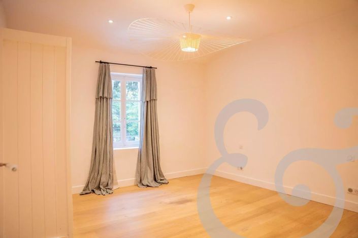 Image No.24-5 Bed House for sale