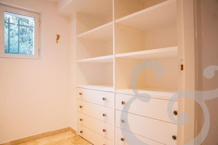 Image No.28-5 Bed House for sale