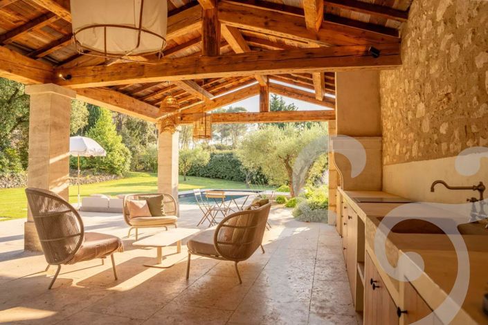 Image No.8-5 Bed House for sale