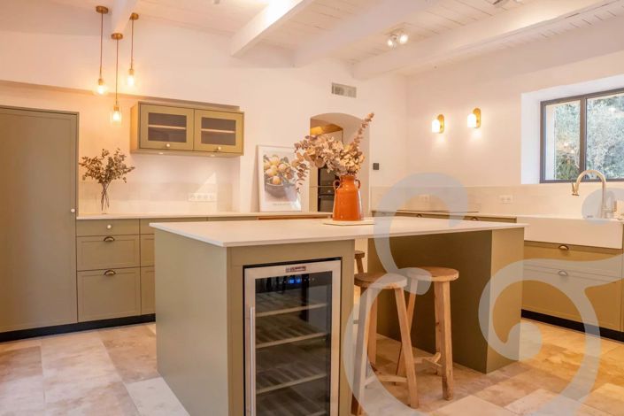 Image No.9-5 Bed House for sale