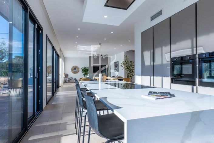 Image No.10-4 Bed House for sale