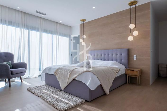 Image No.11-4 Bed House for sale