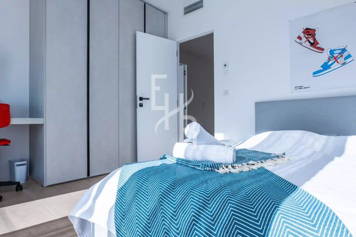 Image No.17-4 Bed House for sale