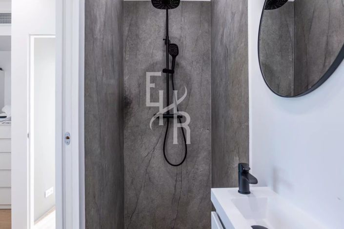 Image No.18-4 Bed House for sale