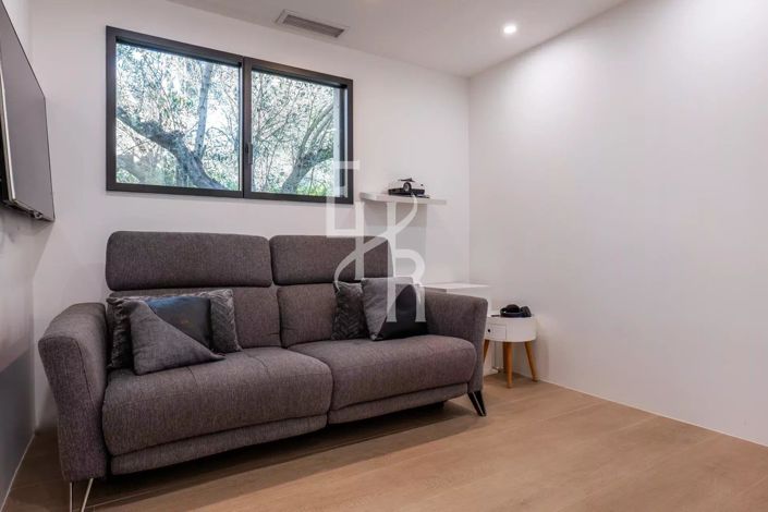 Image No.19-4 Bed House for sale